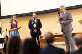 prof. Ludwig přebírá cenu města Pardubice