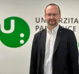 univerzita-pardubice-ziska-nove-profesorky-profesoryjan-stejskalarchiv-upce107981.jpg