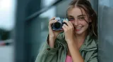 portrait-young-person-holding-camera-device-world-photography-day-1b-kopie140660.jpg portrait-young-person-holding-camera-device-world-photography-day-1b-kopie140660.jpg